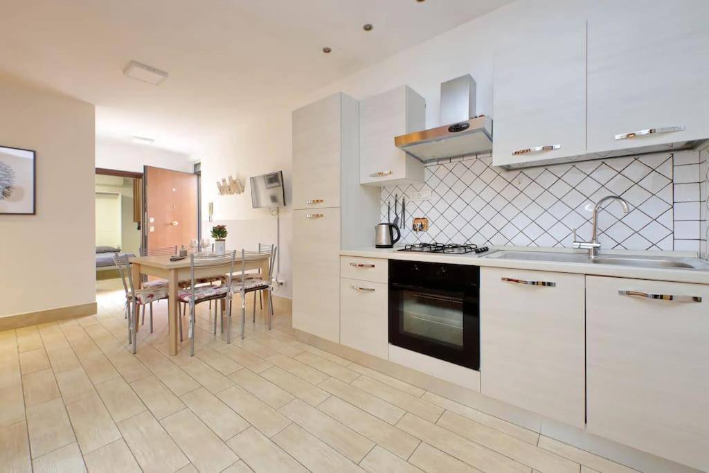Vatican Flat Spacious Cozy With Court ローマ エクステリア 写真