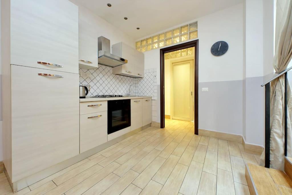 Vatican Flat Spacious Cozy With Court ローマ エクステリア 写真