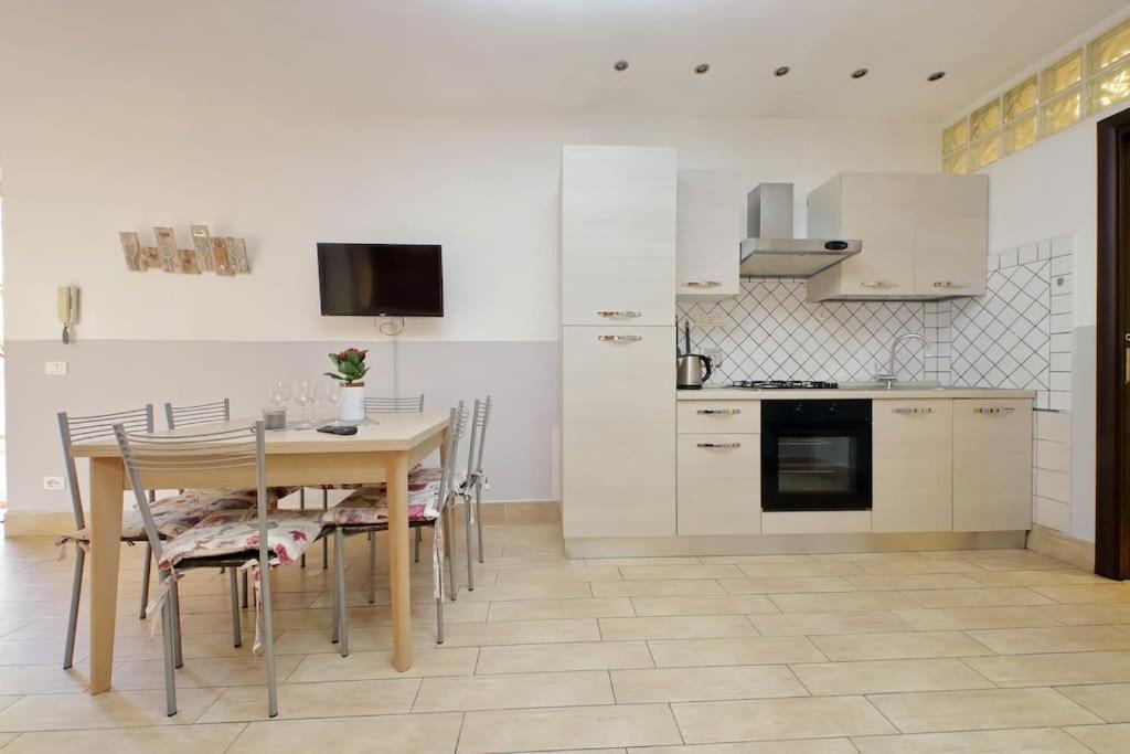 Vatican Flat Spacious Cozy With Court ローマ エクステリア 写真