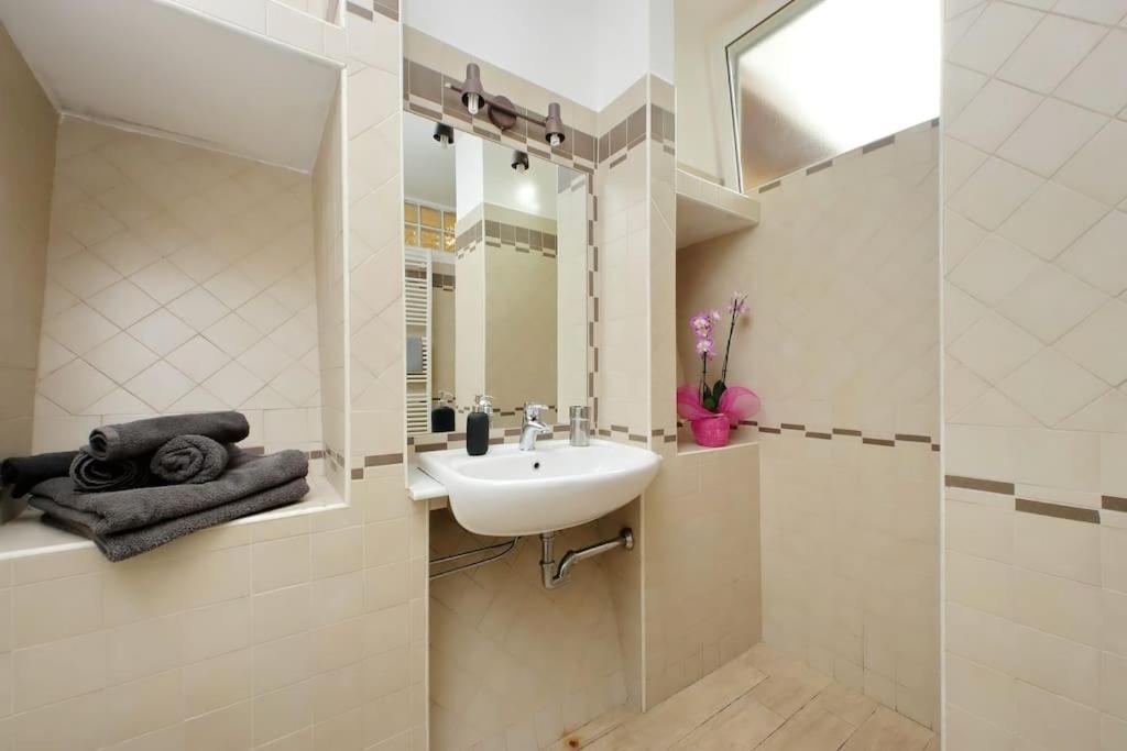 Vatican Flat Spacious Cozy With Court ローマ エクステリア 写真